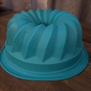 Silicone Swirl Bundt Cake Pan